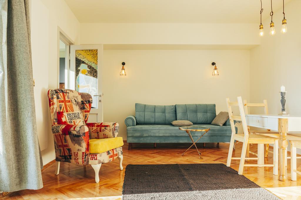Artsy Old Town Apartment Bucharest Exterior photo