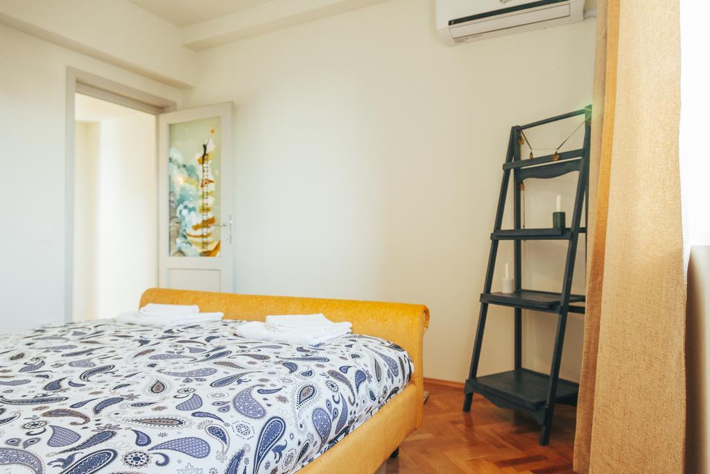 Artsy Old Town Apartment Bucharest Exterior photo